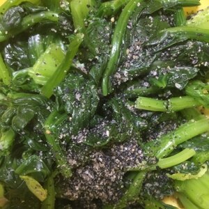 青菜(ほうれん草など)と黒すりごまのおひたし